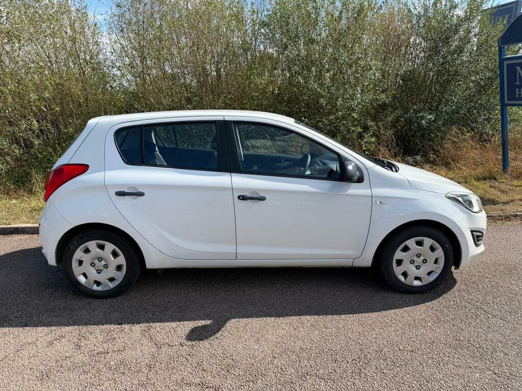 Hyundai I20 Active Red #8