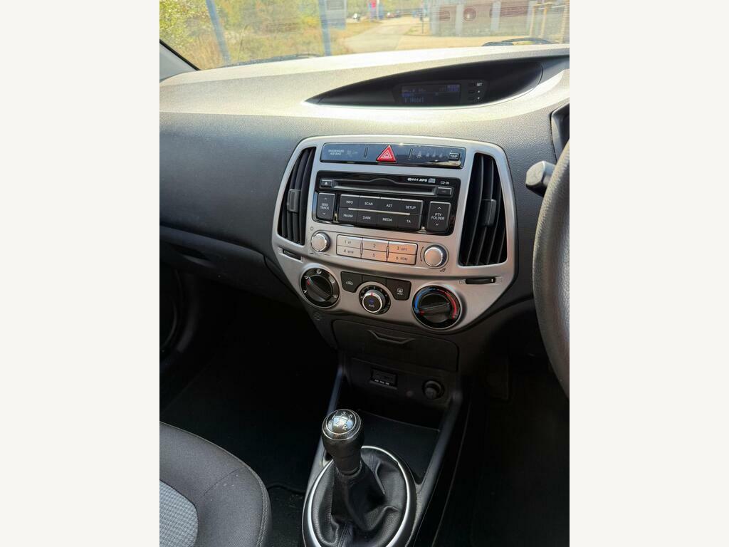 Hyundai I20 Active Red #12