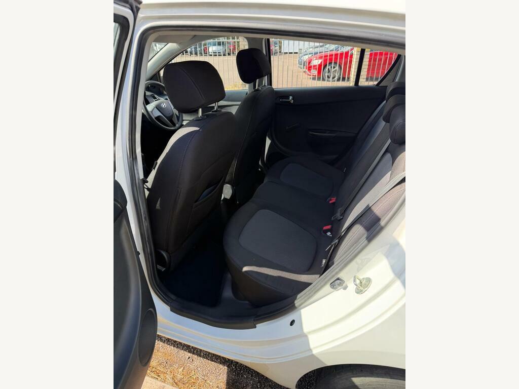 Hyundai I20 Active Red #16