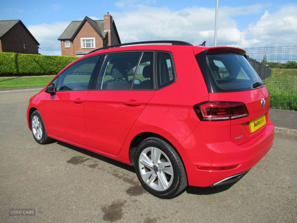 Volkswagen Golf SV 1.0 Tsi 110 Se Red #4