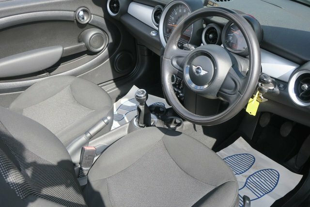 Mini Convertible 1.6 One Black #9