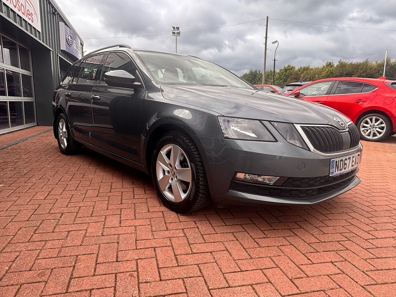 Skoda Octavia Hatchback White #7