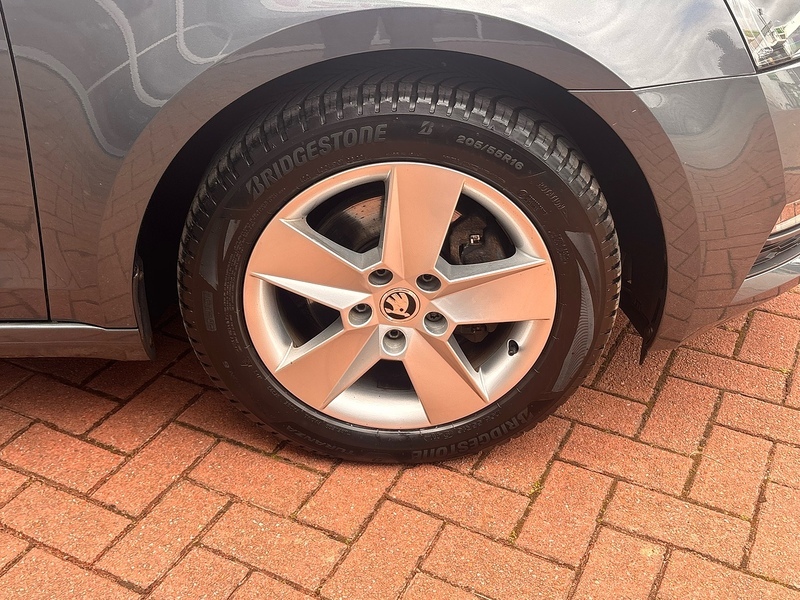 Skoda Octavia Hatchback White #18