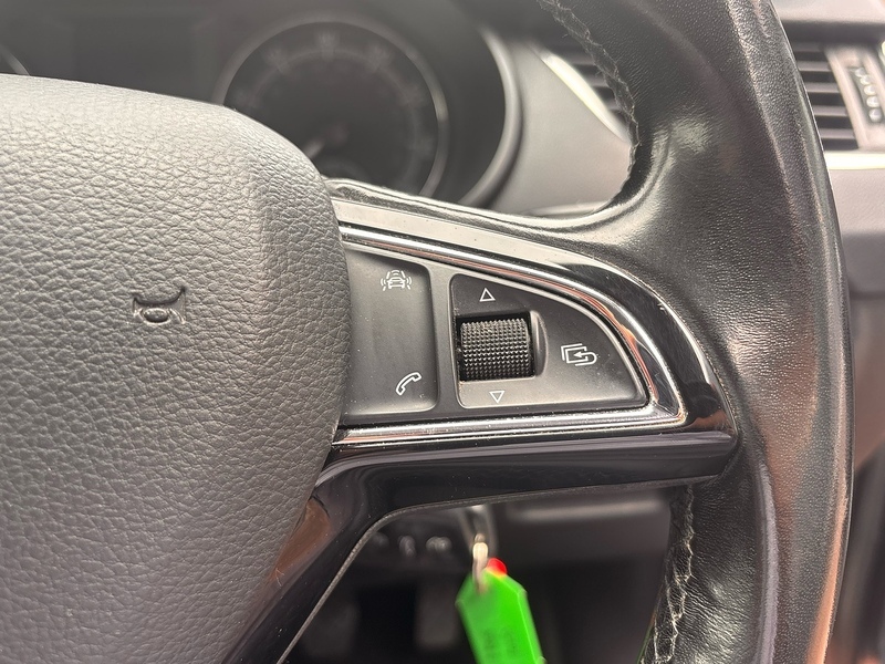 Skoda Octavia Hatchback White #28
