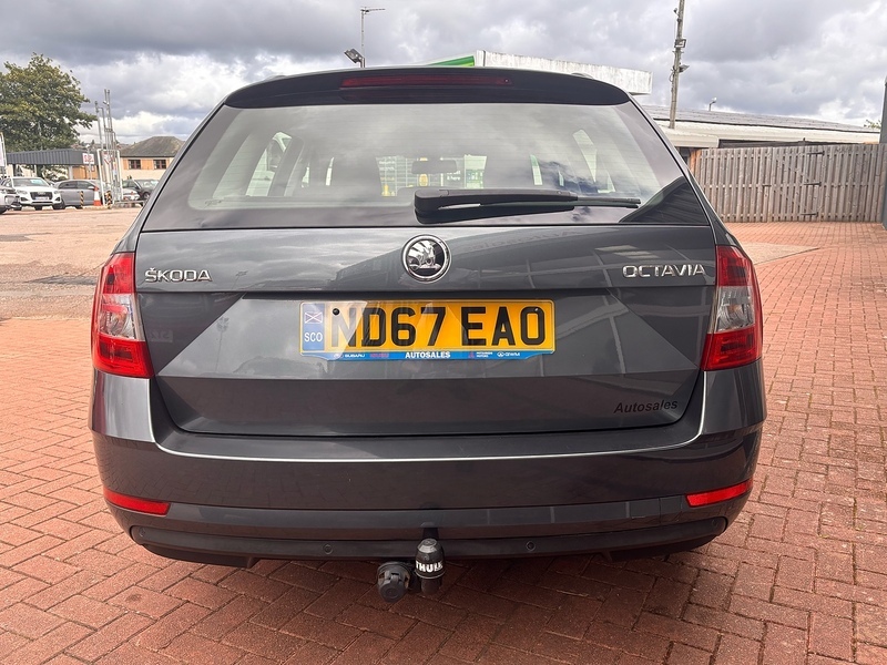 Skoda Octavia Hatchback White #10
