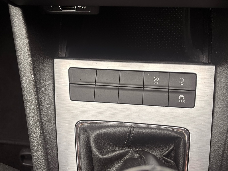 Skoda Octavia Hatchback White #26