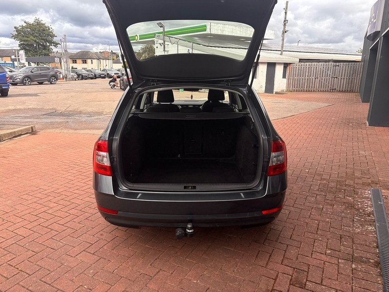 Skoda Octavia Hatchback White #17