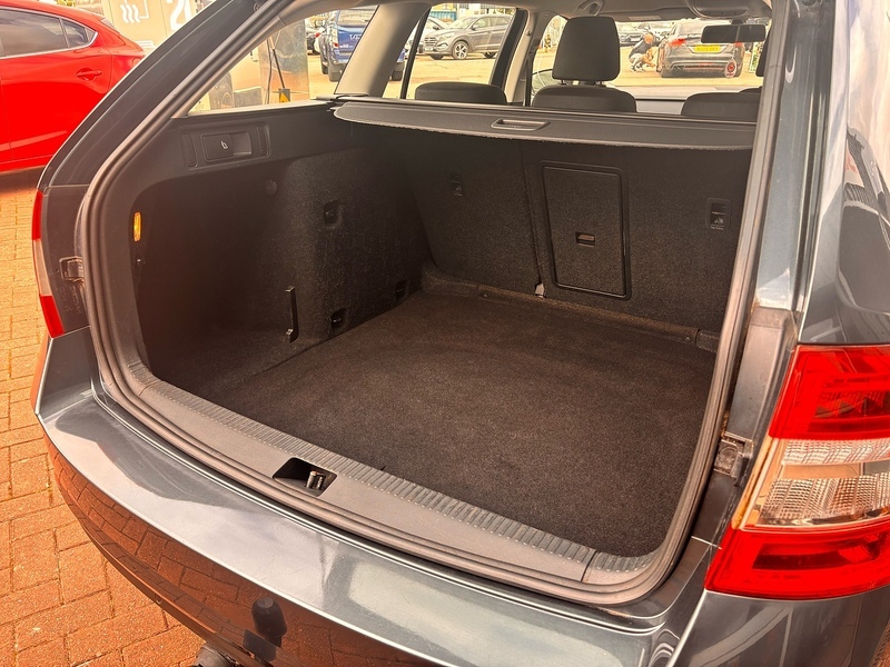 Skoda Octavia Hatchback White #33