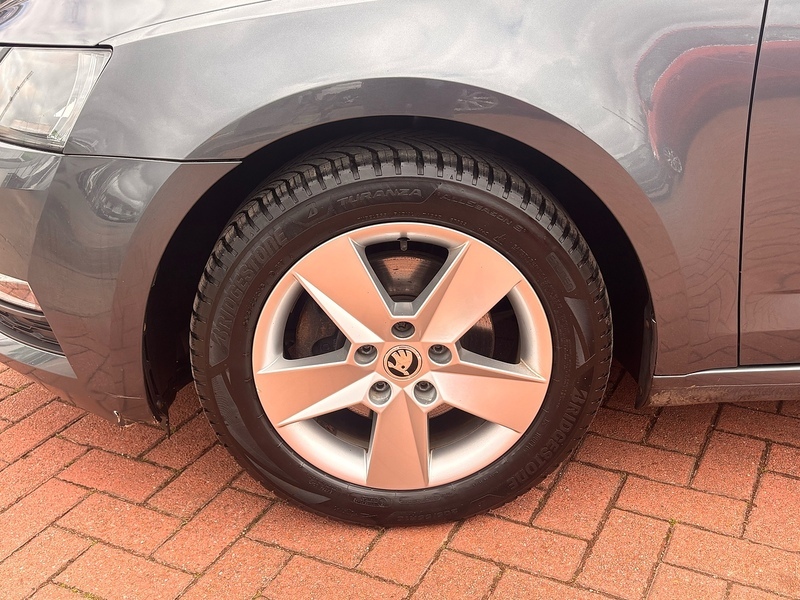 Skoda Octavia Hatchback White #20