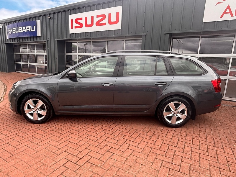 Skoda Octavia Hatchback White #8