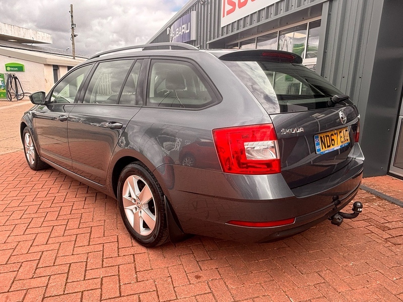Skoda Octavia Hatchback White #9