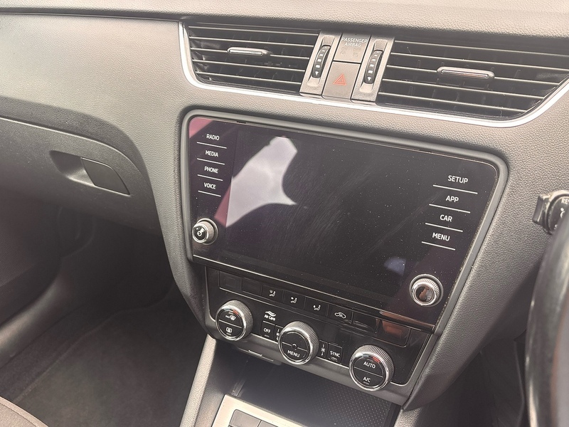 Skoda Octavia Hatchback White #24