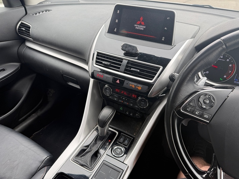 Mitsubishi Eclipse Cross Eclipse Cross Dynamic 4X2 White #17