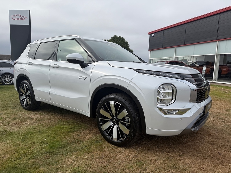 Mitsubishi Outlander Diamond White #2