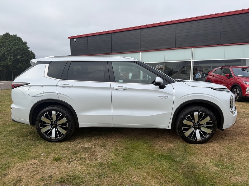 Mitsubishi Outlander Diamond White #3