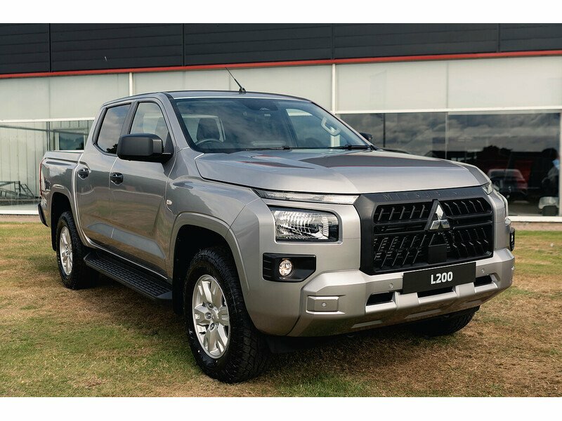 Mitsubishi L200 Titan Silver