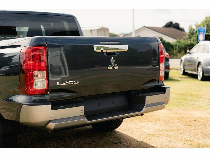 Mitsubishi L200 #14