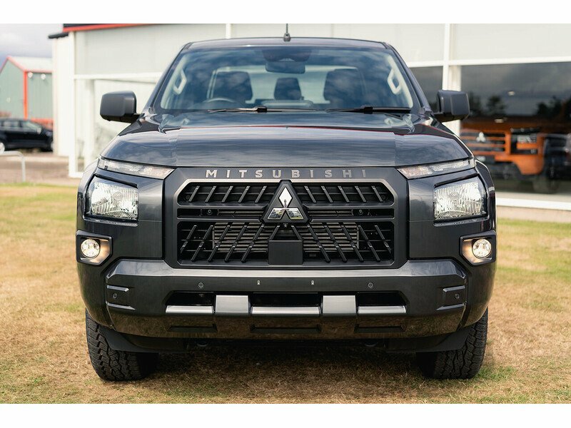 Mitsubishi L200 #10