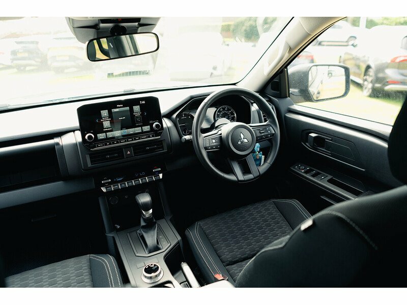 Mitsubishi L200 #28
