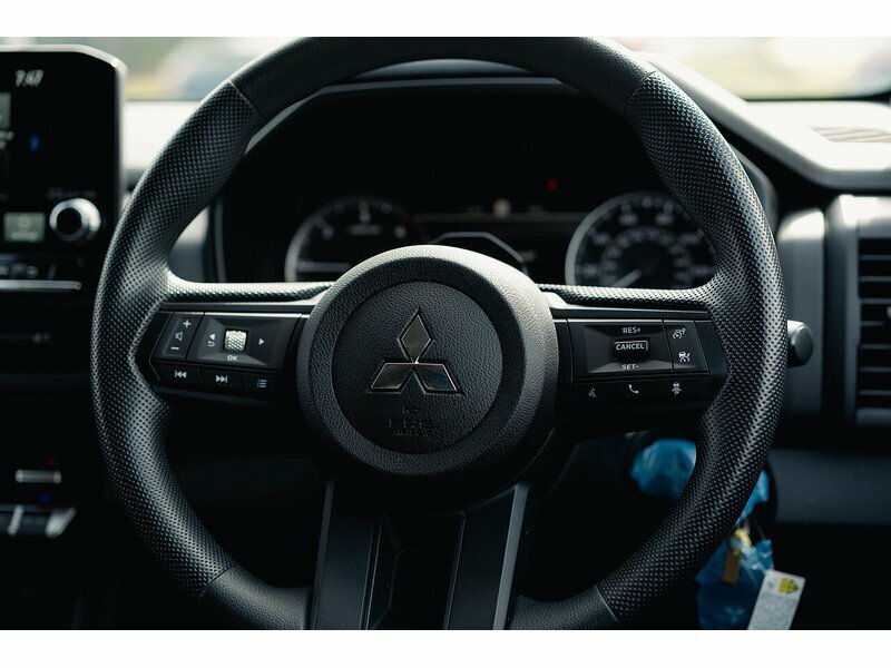 Mitsubishi L200 #33