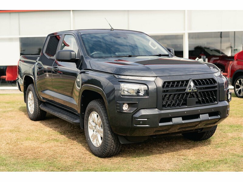 Mitsubishi L200 Titan Grey