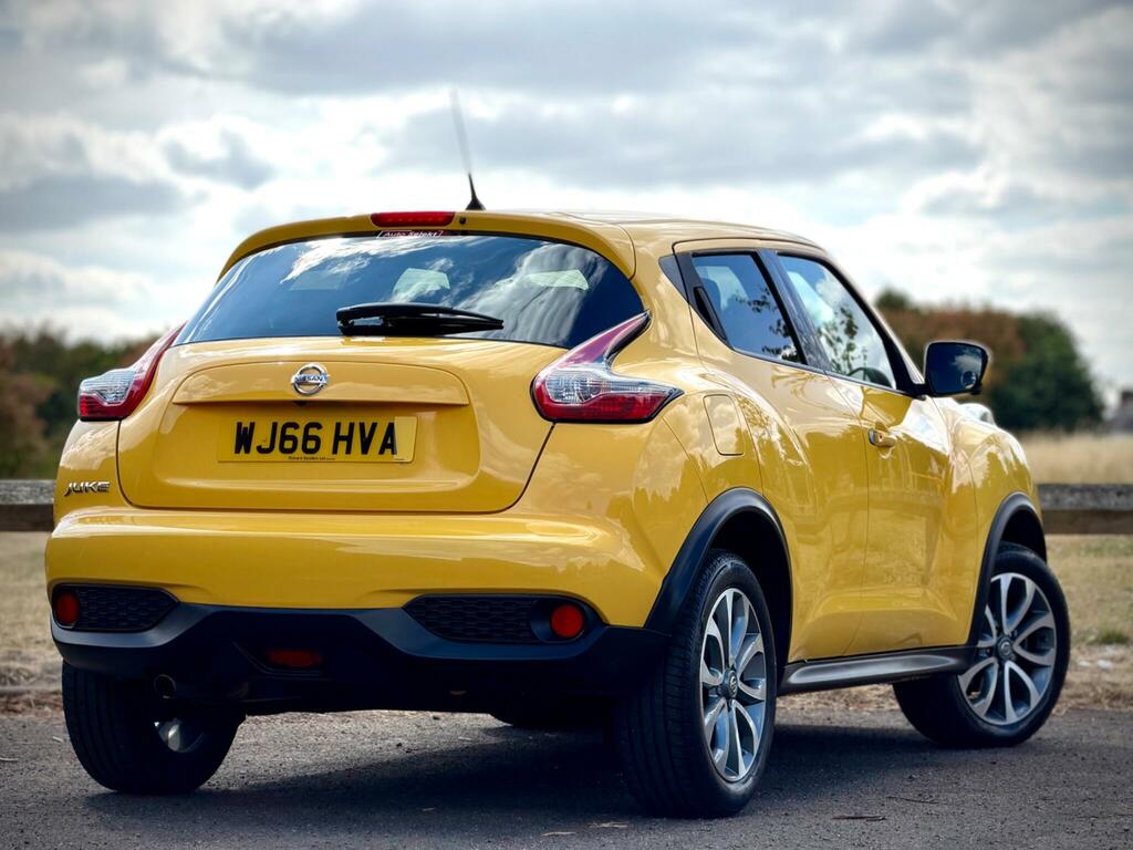Nissan Juke Tekna Yellow #2