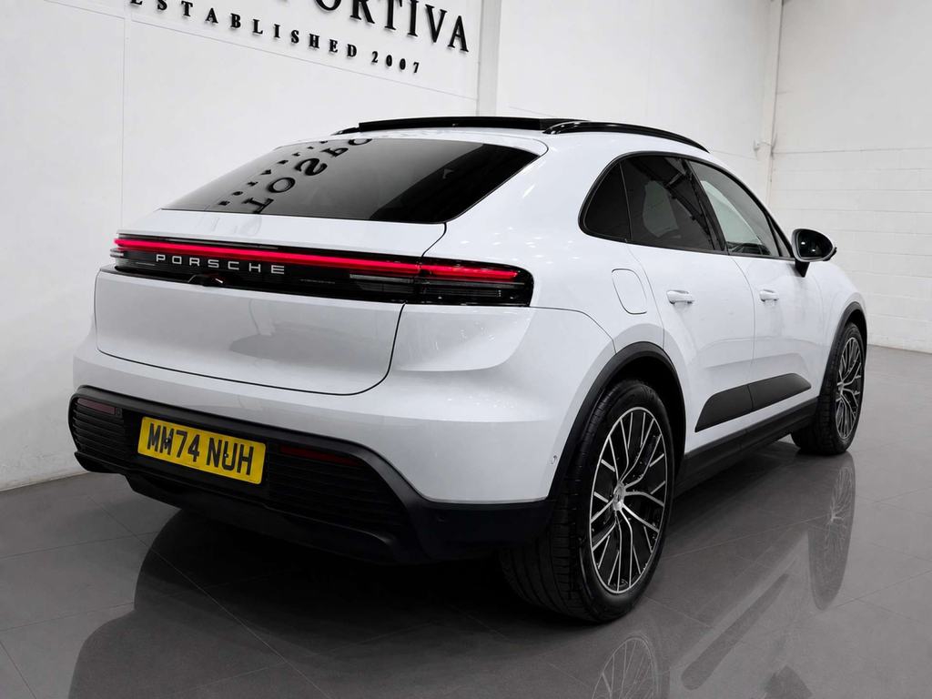 Porsche Macan Electric #4