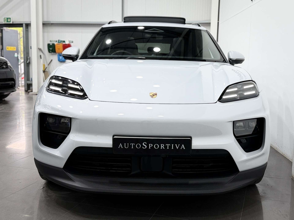 Porsche Macan Electric #6