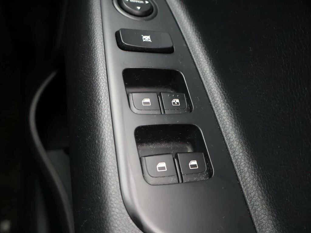 Kia Stonic 2 Red #23