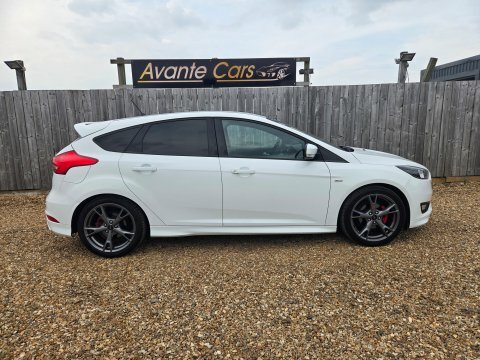 Ford Focus St-line X Tdci PB04OAB White #2