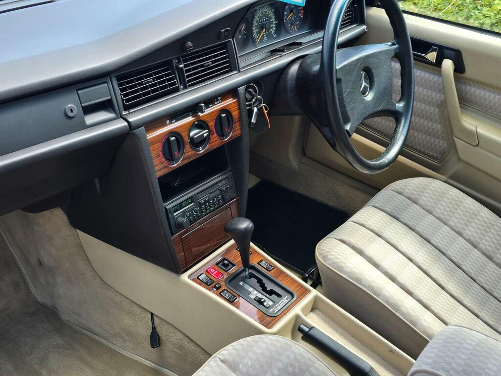 Mercedes-Benz 190 E White #21