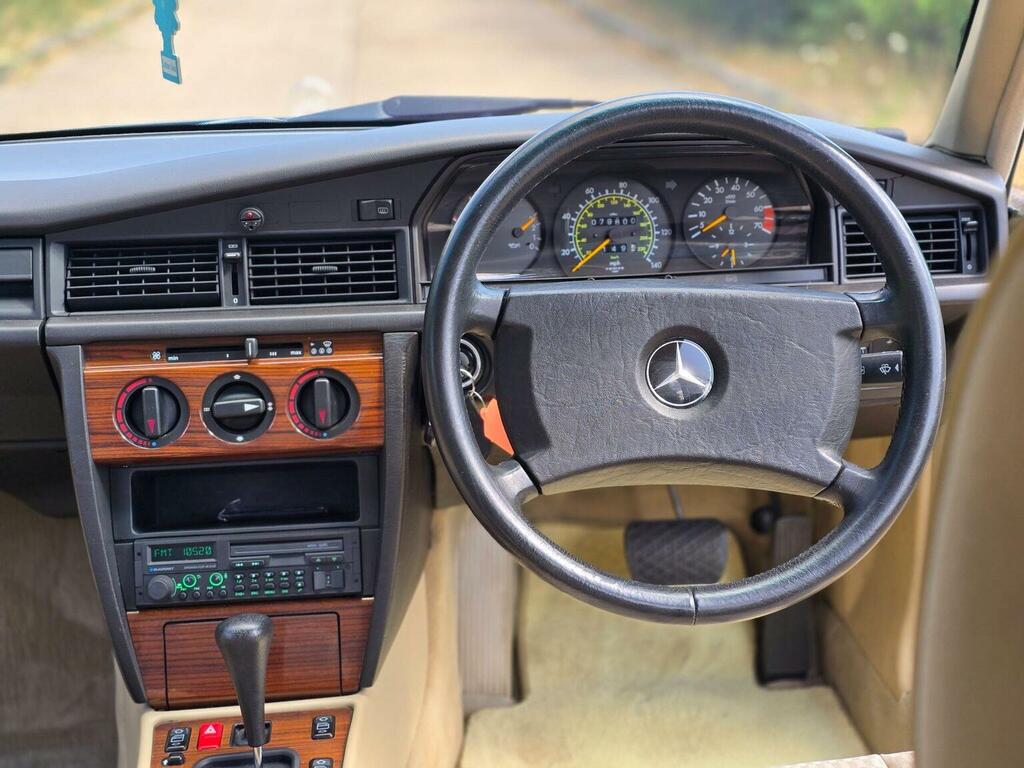 Mercedes-Benz 190 E White #37
