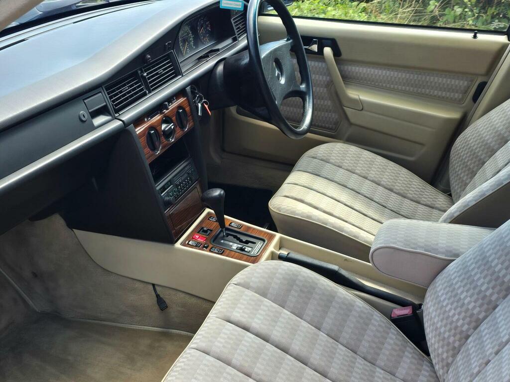 Mercedes-Benz 190 E White #34