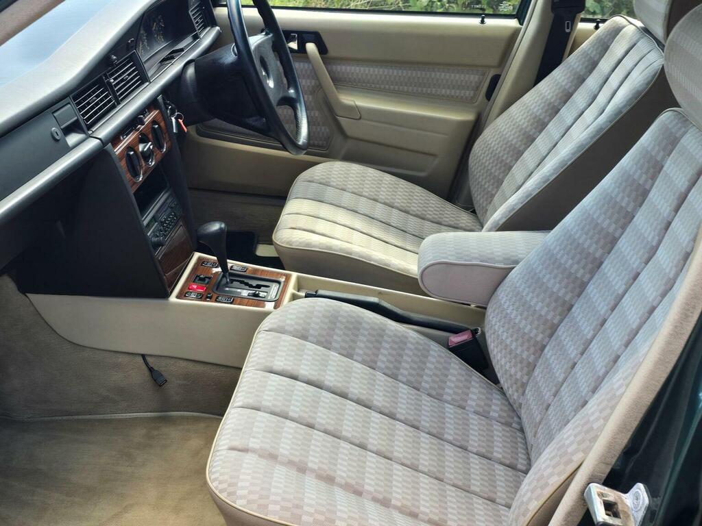 Mercedes-Benz 190 E White #35