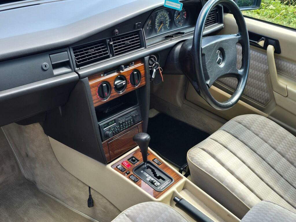 Mercedes-Benz 190 E White #22