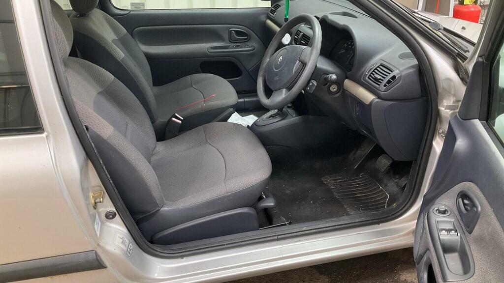 Renault Clio Hatchback Silver #11