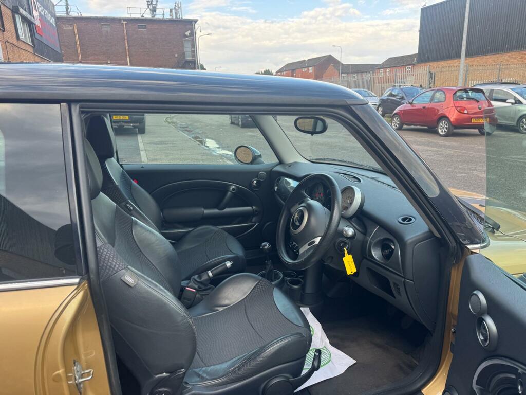 Mini Hatch 1.6 One Blue #18