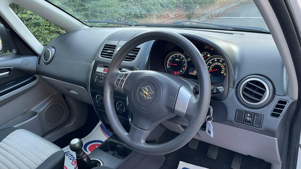 Suzuki SX4 Hatchback White #17