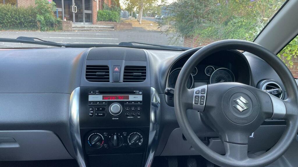 Suzuki SX4 Hatchback White #23