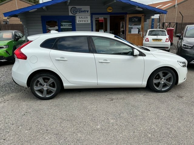 Volvo V40 2016 2.0 T2 Momentum Hatchback E White #4