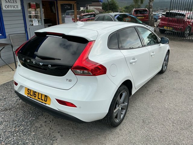 Volvo V40 2016 2.0 T2 Momentum Hatchback E White #6