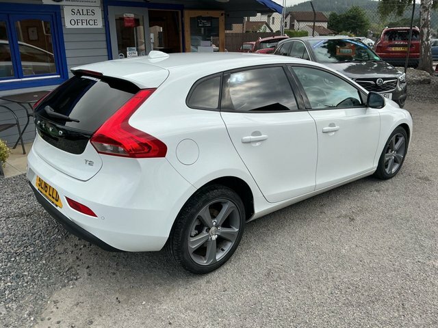 Volvo V40 2016 2.0 T2 Momentum Hatchback E White #5