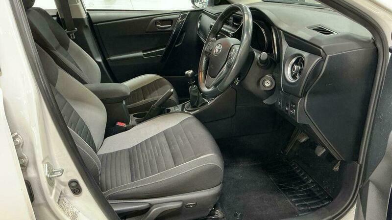 Toyota Auris 1.2 Vvt-i Business Edition White #4