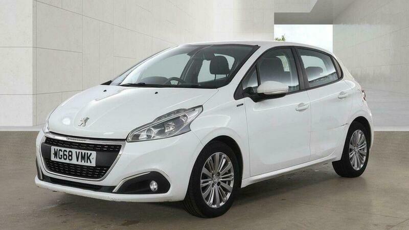 Peugeot 208 1.2 Puretech Signature Euro White #2