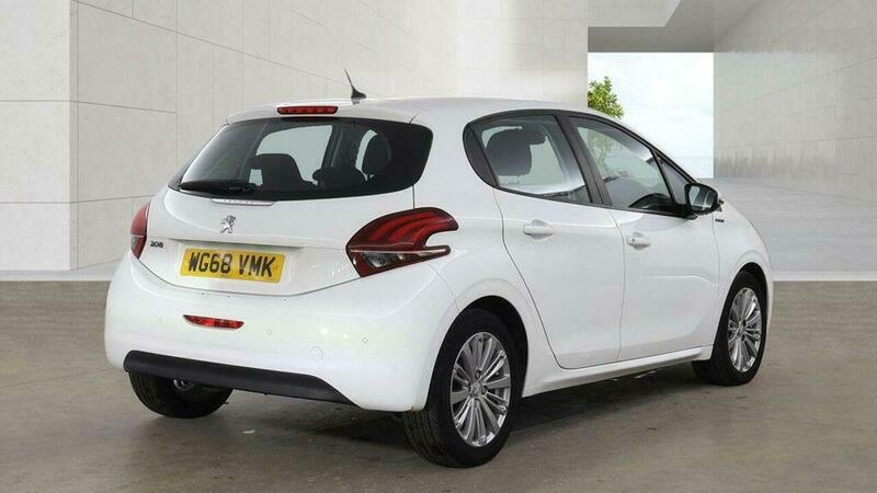 Peugeot 208 1.2 Puretech Signature Euro White #6