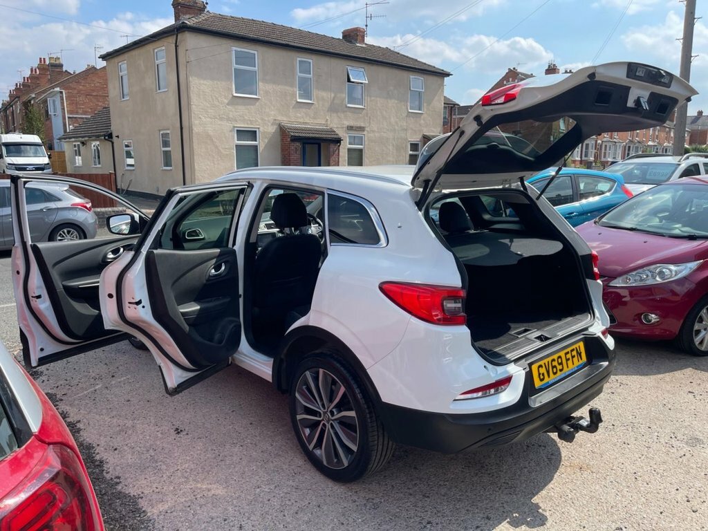 Renault Kadjar 1.3L Iconic GV69FFN White #2