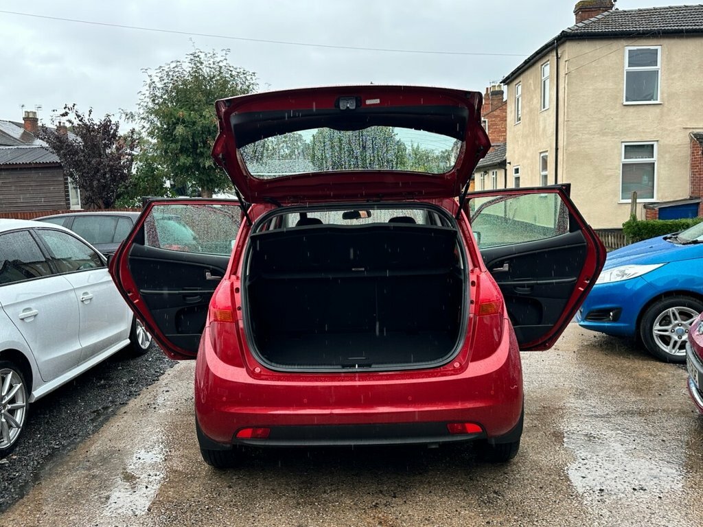 Kia Venga 1.4L 2 Red #3