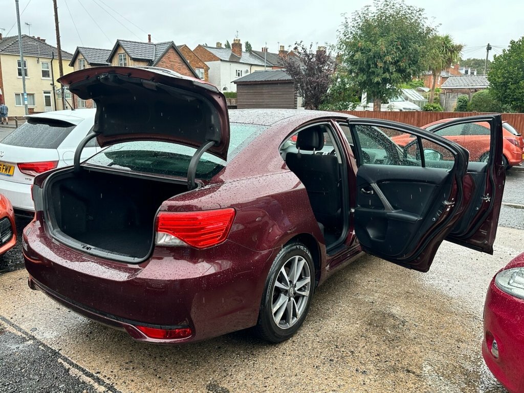 Toyota Avensis 2L Icon Red #4