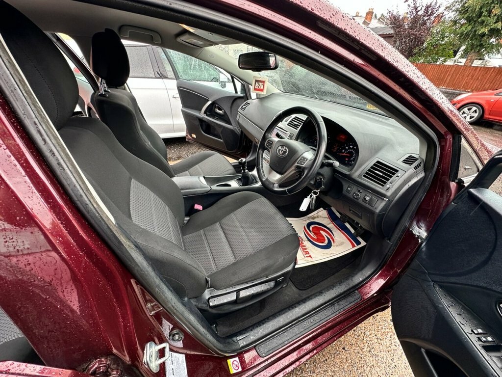 Toyota Avensis 2L Icon Red #6