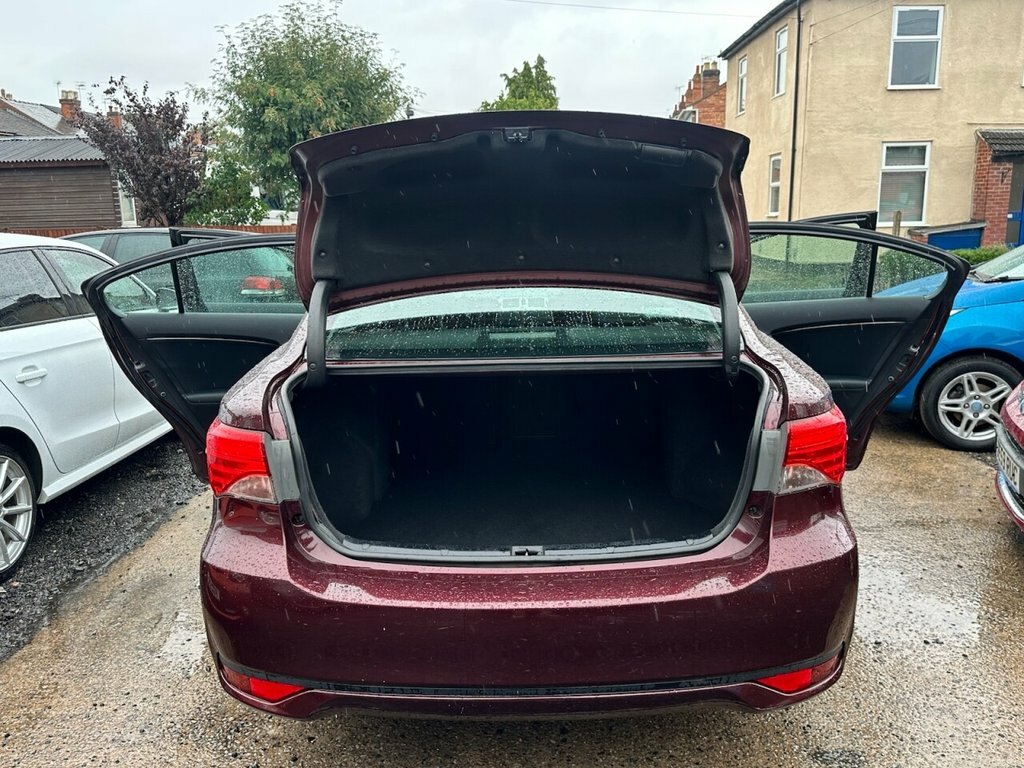 Toyota Avensis 2L Icon Red #3